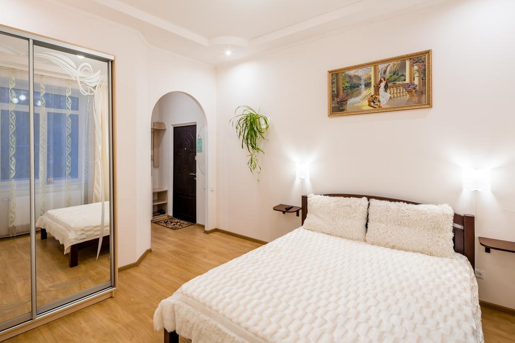 Apartment On Khmelnytskogo Street Lviv Luaran gambar