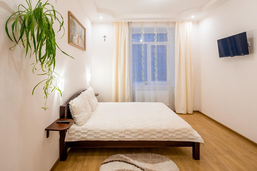 Apartment On Khmelnytskogo Street Lviv Luaran gambar