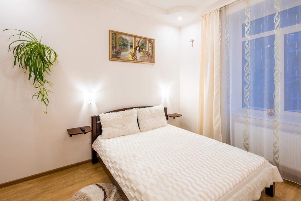 Apartment On Khmelnytskogo Street Lviv Luaran gambar